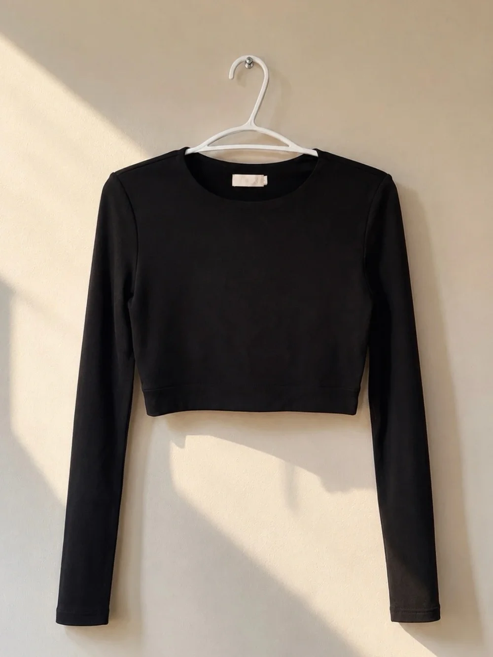 MESHKI Mila Black Long Sleeve Crop Top Size M - Picture 2 of 10